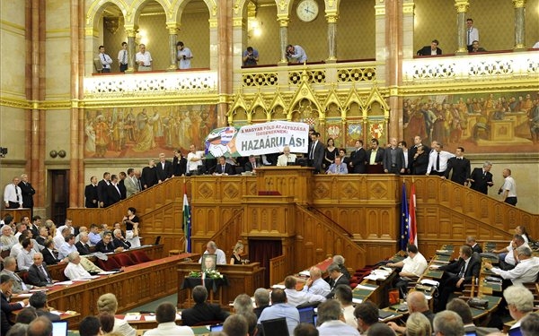 OGY - Kizárta a parlament a Jobbik-frakció tagjait a pénteki szavazásokból