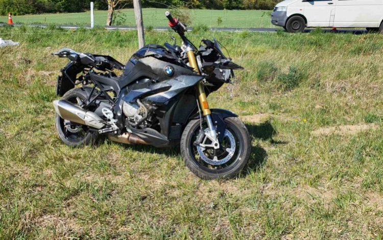 Meghalt egy motoros a 82-es főúton