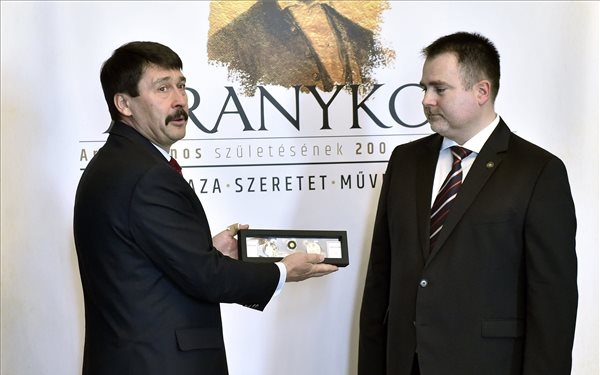 Arany János-emlékév - Bemutatták az MNB által kibocsátott emlékérmeket