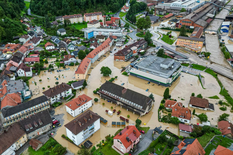 A Magyar Honvédség helikopterei is segítenek Szlovéniában